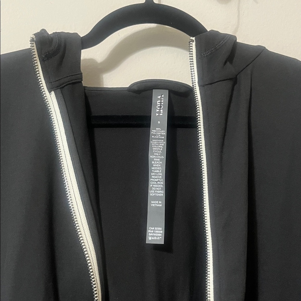 Vuori Halo Black Zip-Up Hoodie - Picture 3 of 5